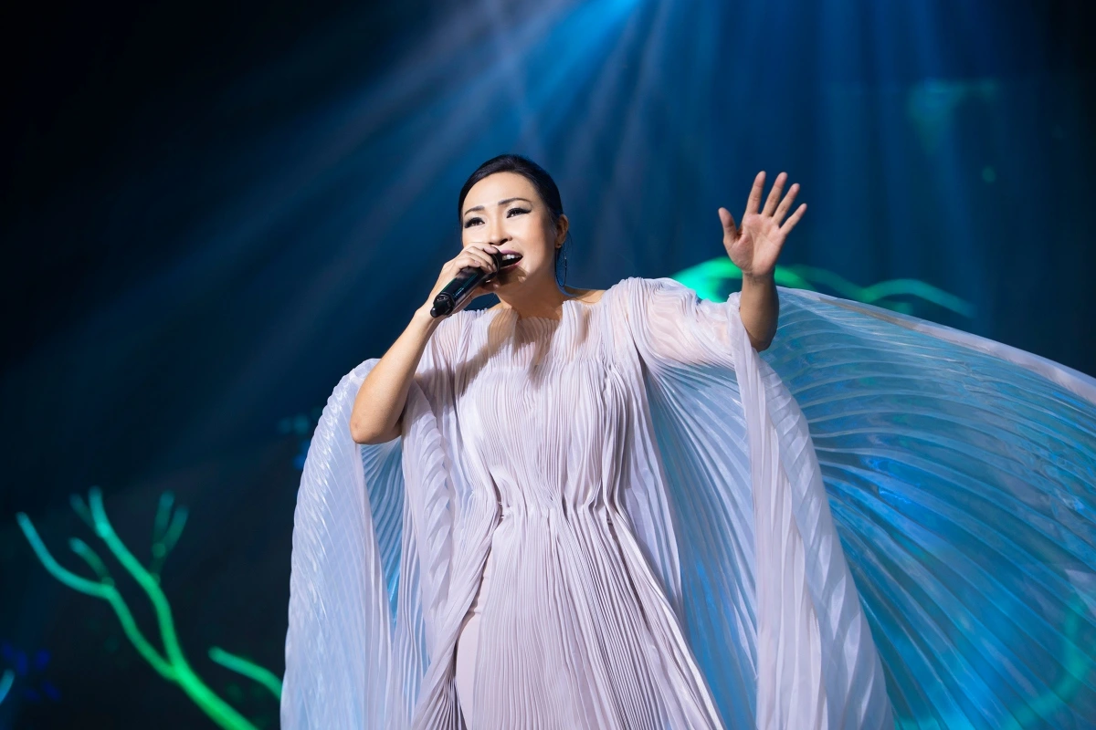 Trống Vắng được ca sĩ Phương Thanh biểu diễn trên sân khấu Festival biển Nha Trang - Khánh Hòa 2023.