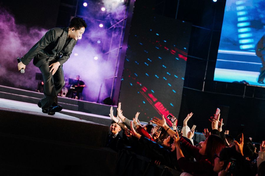 Đêm nhạc biểu diễn của Anh Quân Idol tại Nghệ An