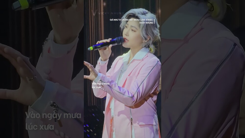 Vicky Nhung từng góp giọng trong đêm diễn với chủ đề “Một thuở yêu người”