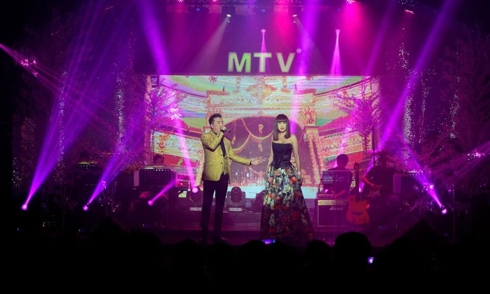 Không gian sân khấu của phòng trà MTV.